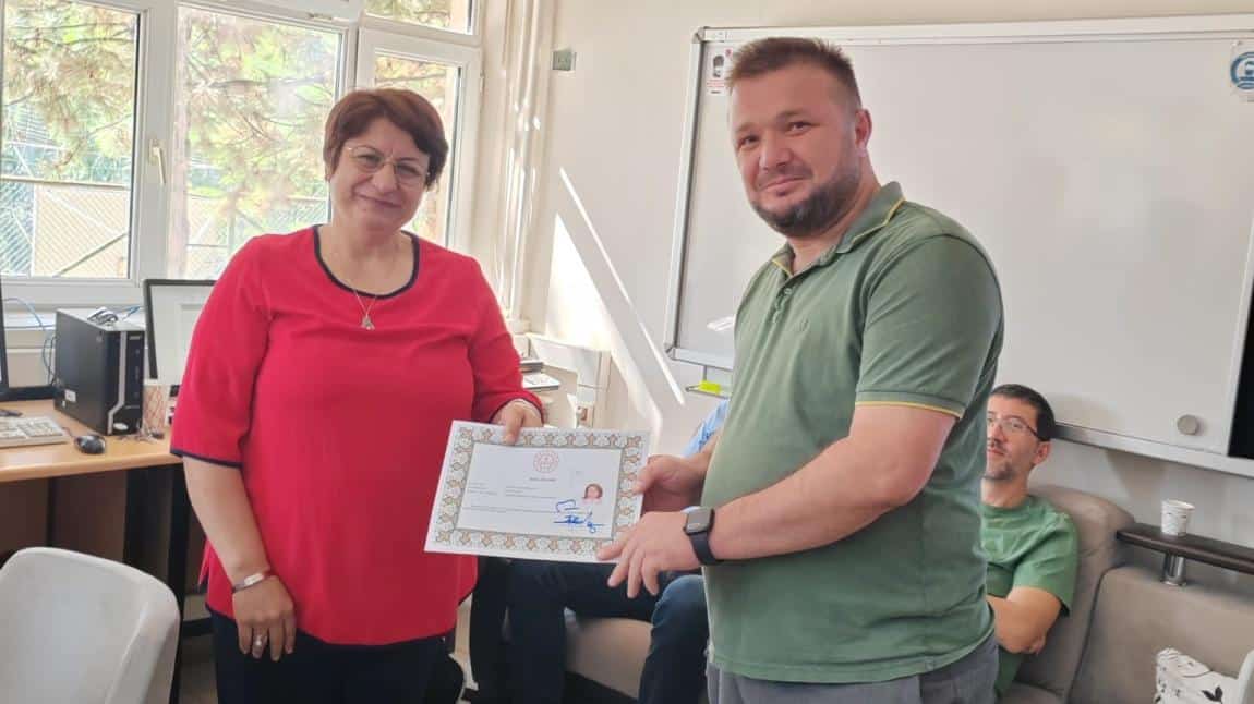 Türk Dili ve Edebiyatı Öğretmenimiz Emine Satı Sarıkaya Ödüllendirildi