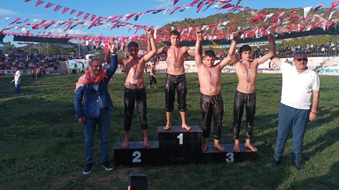 Spor ve Derste Başarıyı Birleştiren Şampiyon Öğrencimiz